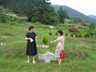Yu-Kyung at her grandparents' gravesite